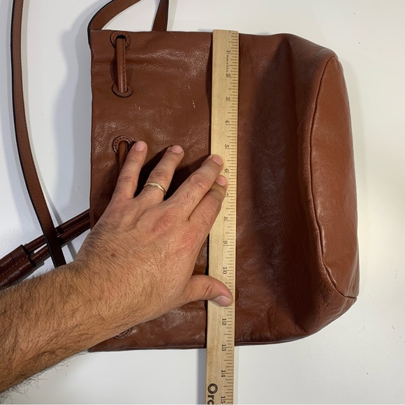 FRYE Olivia Bucket Drawstring Crossbody Bag Purse Cognac Dark Brown Leather - Picture 12 of 16